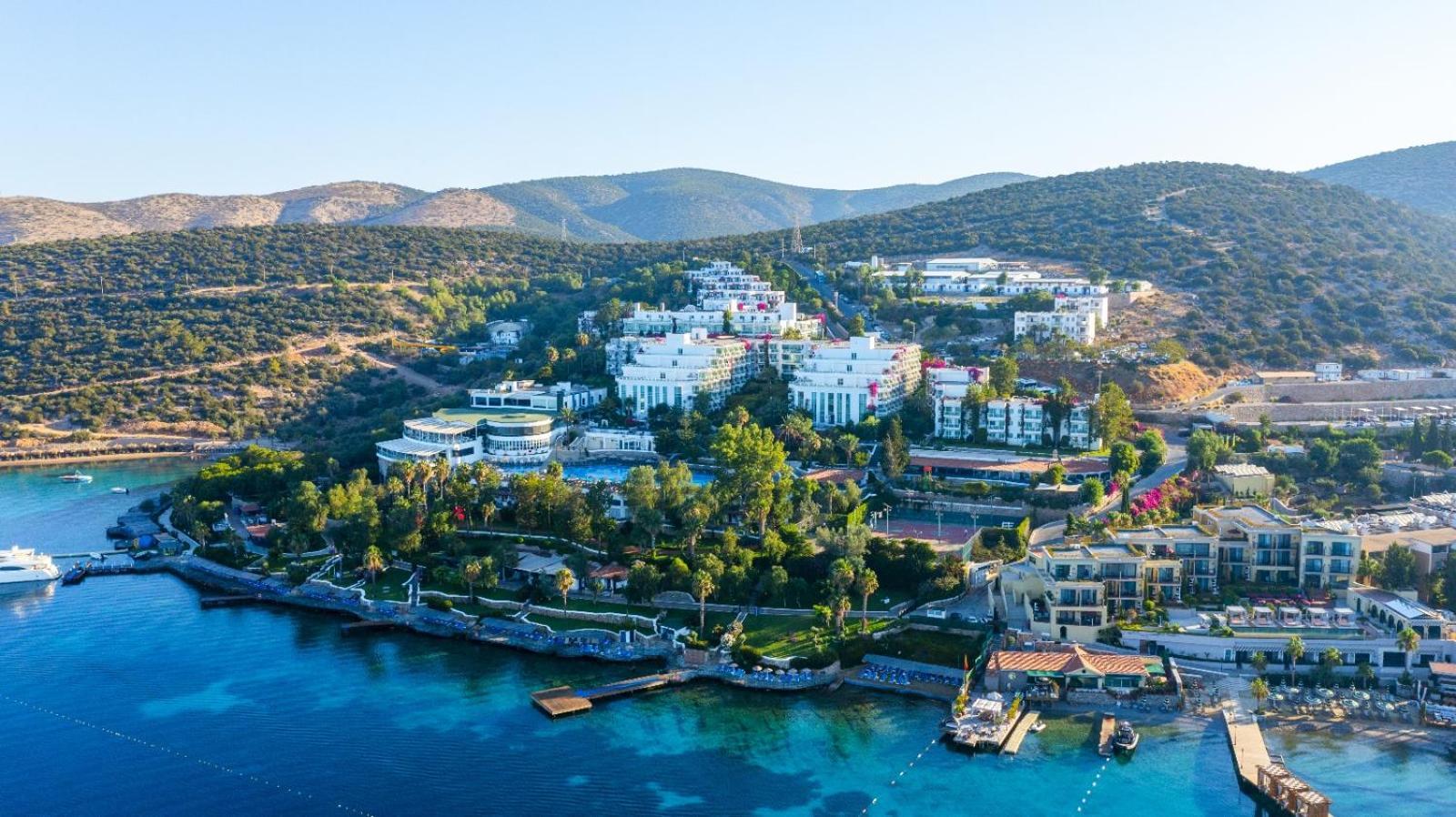 & Hotel