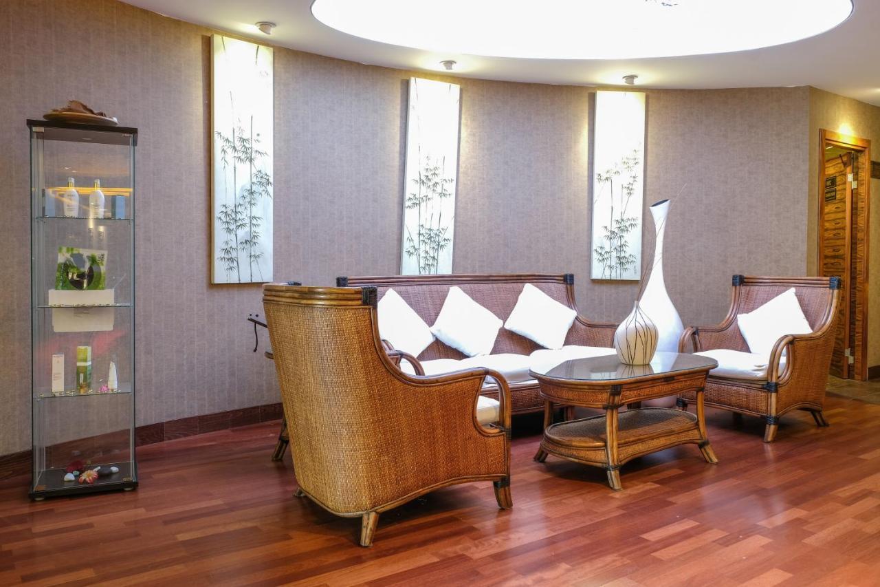 Hotel & 5*